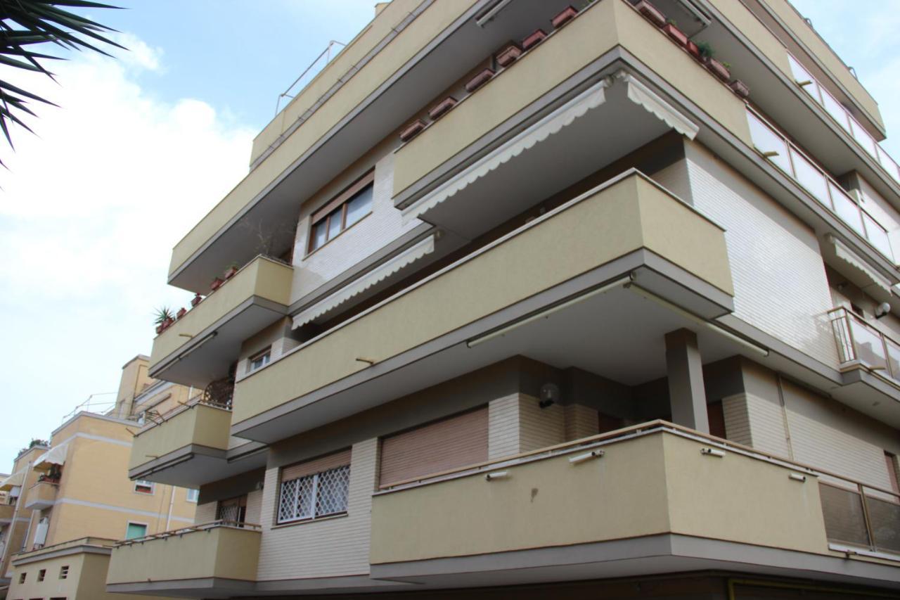 Appartamento Via Dei Fabbri Navali Lido di Ostia Eksteriør billede